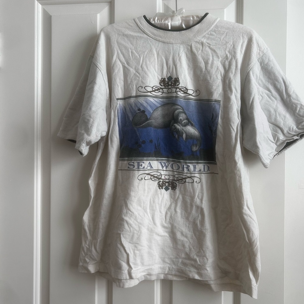 Vintage Graphic Sea World T-Shirt